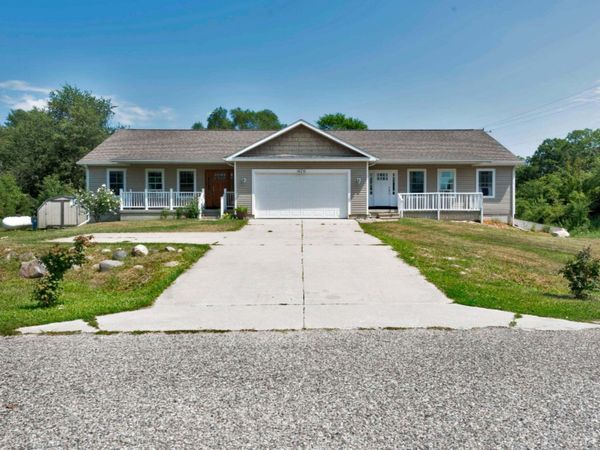 879 Flat River Court SE, Lowell, MI 49331