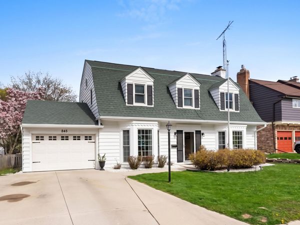 845 N 5th St, Manitowoc, WI 54220