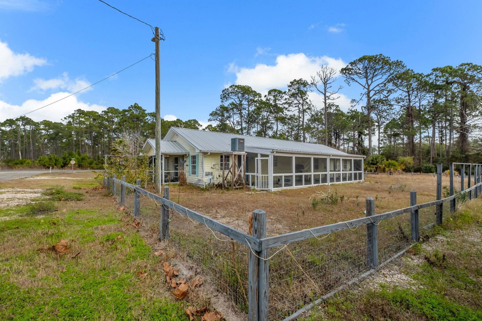 1105 Gray Avenue , Carrabelle, FL 32322 Photo