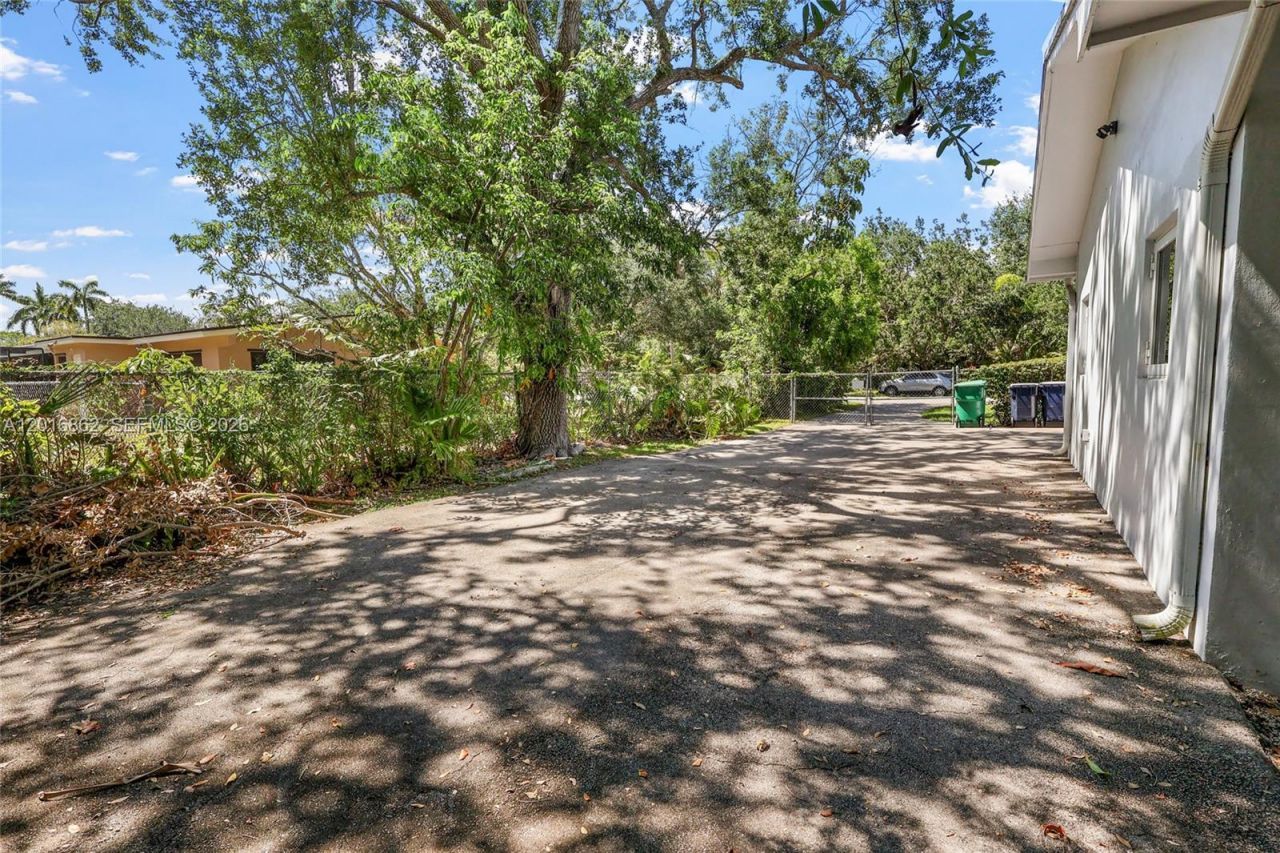 7800 SW 132nd St , Pinecrest, FL 33156 Photo