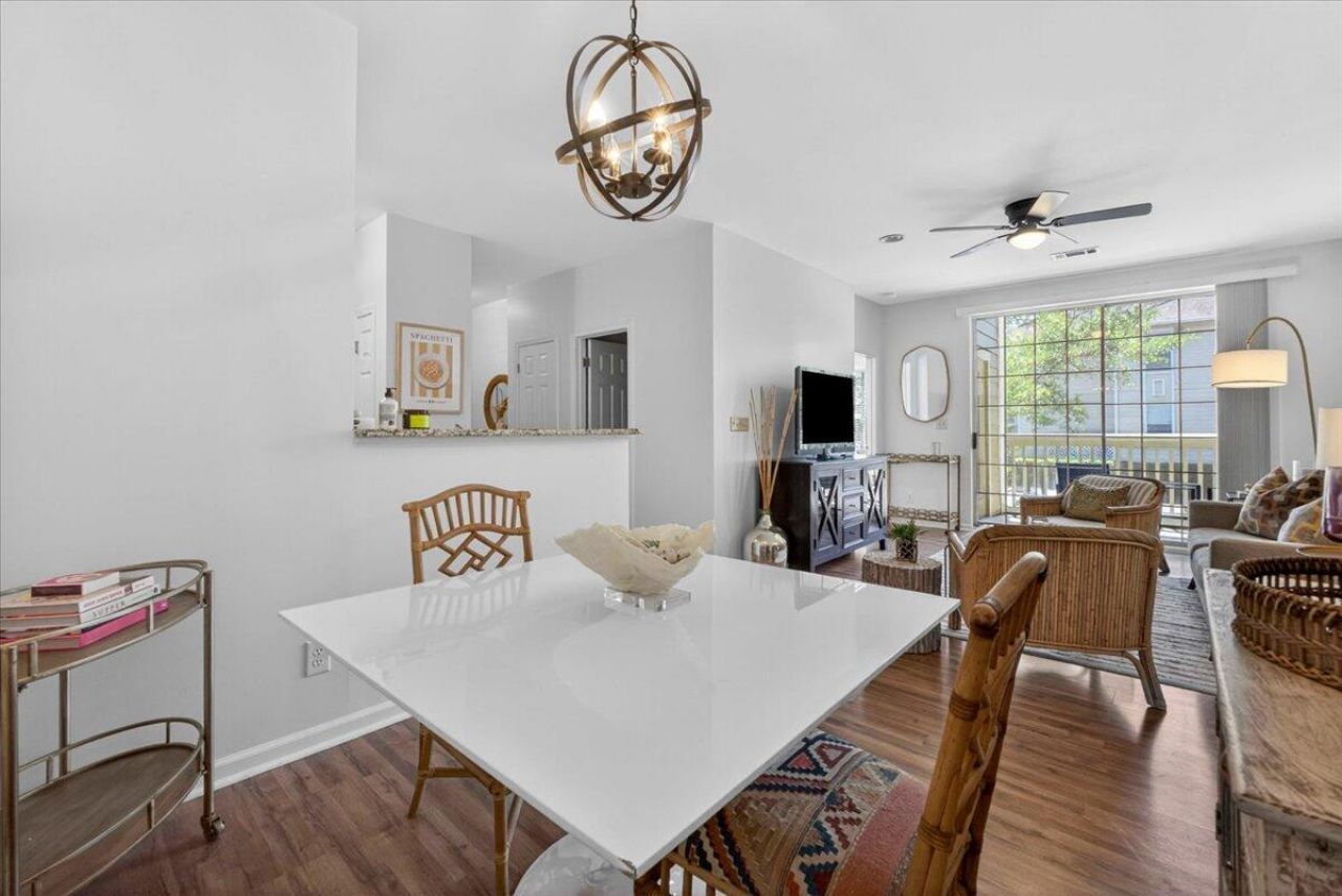 1600 Long Grove Drive Photo 10