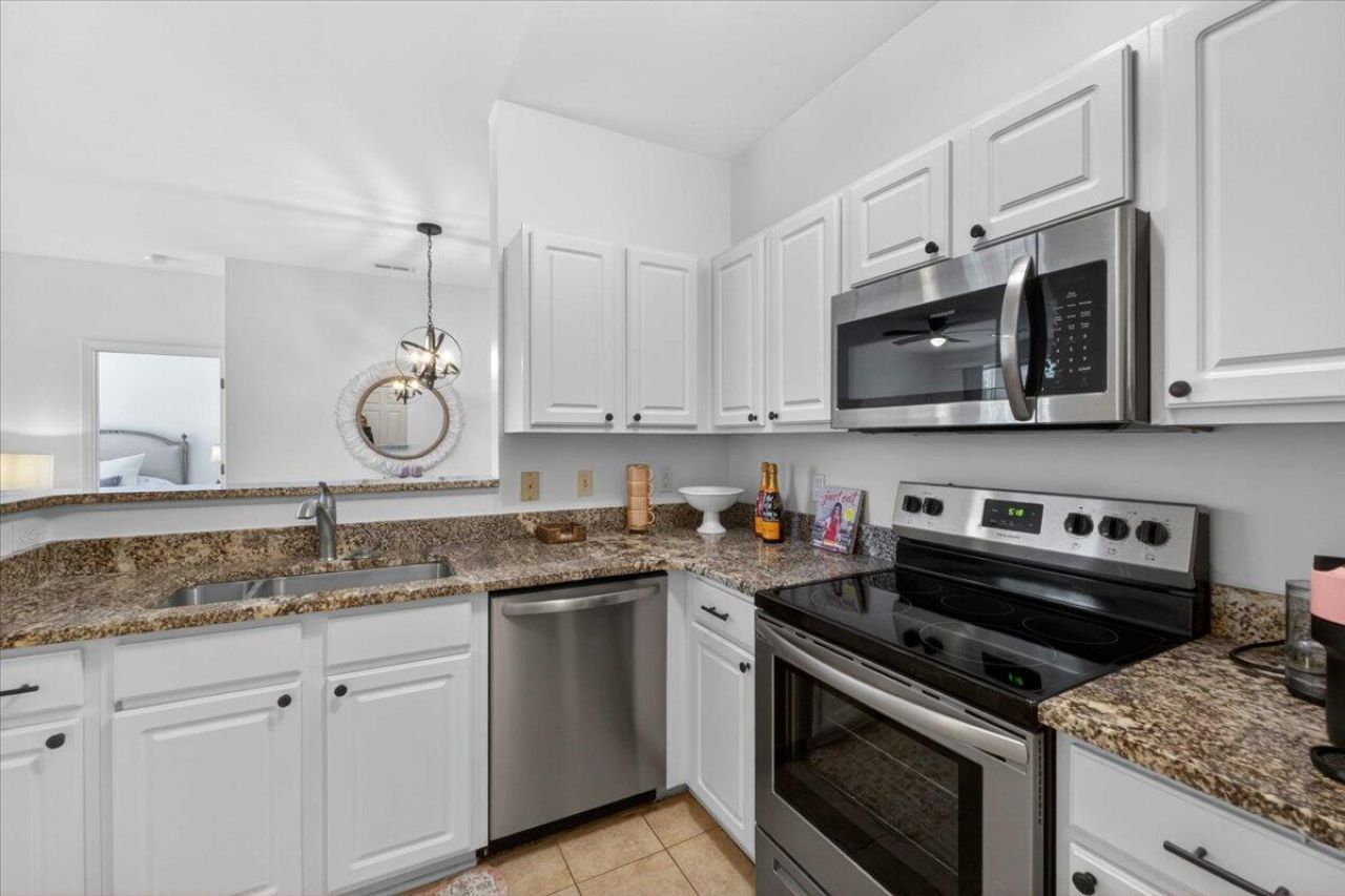 1600 Long Grove Drive Photo 11