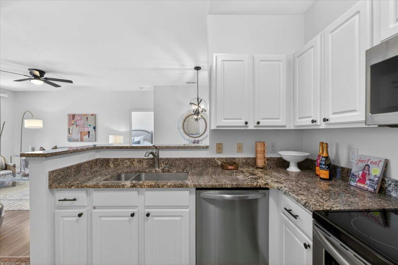 1600 Long Grove Drive Photo 12