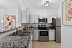 1600 Long Grove Drive photo 4