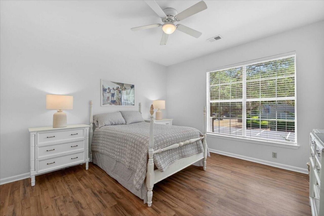 1600 Long Grove Drive Photo 20