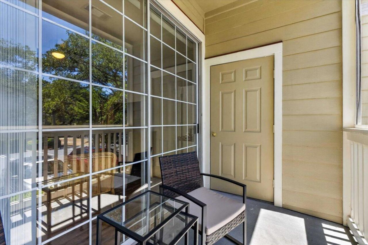 1600 Long Grove Drive Photo 25