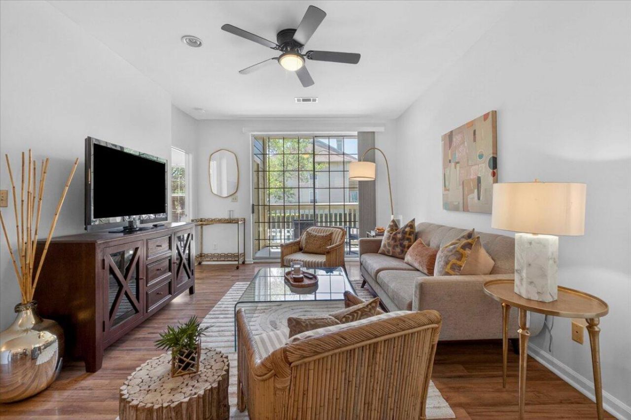 1600 Long Grove Drive Photo 3