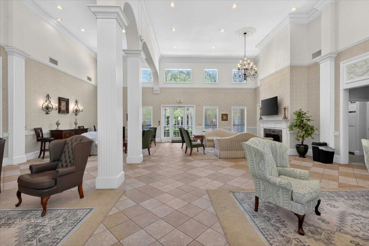 1600 Long Grove Drive Photo 32