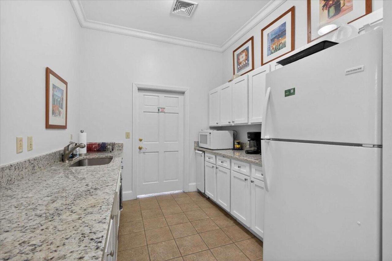 1600 Long Grove Drive Photo 38
