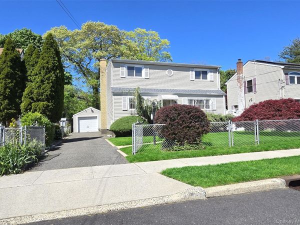 597 Woodland Drive , South Hempstead, NY 11550