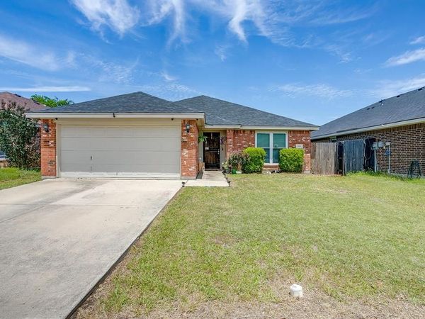 3321 Royal Crest Drive, Fort Worth, TX 76140