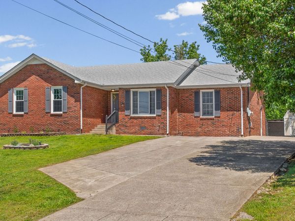 1409 Janet Way Dr, Clarksville, TN 37042