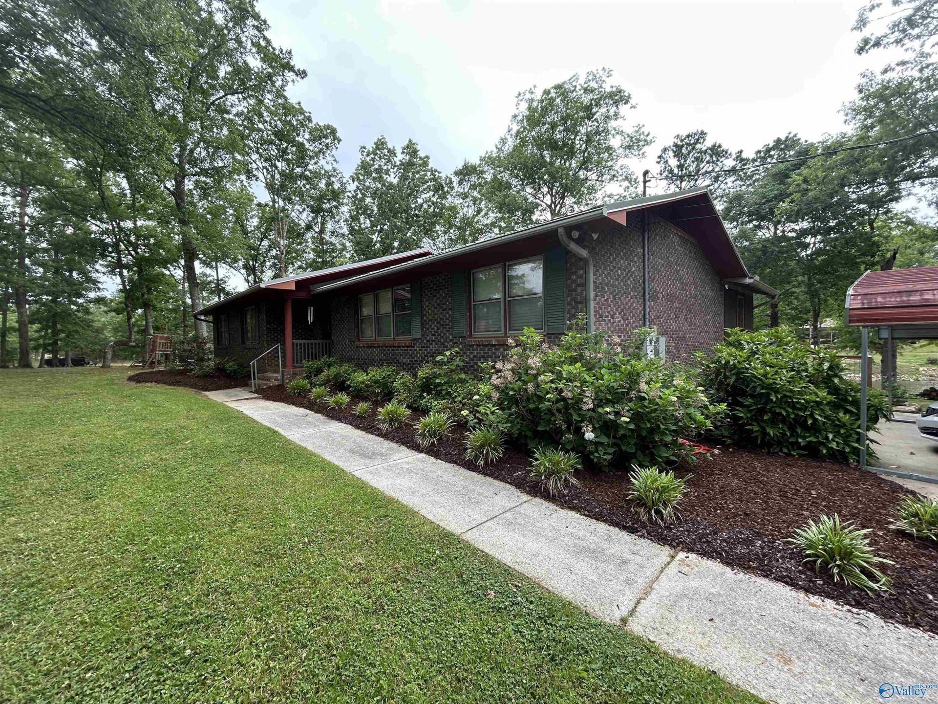 210 Aqua Vista Drive East, Gadsden, AL 35901 Main Photo