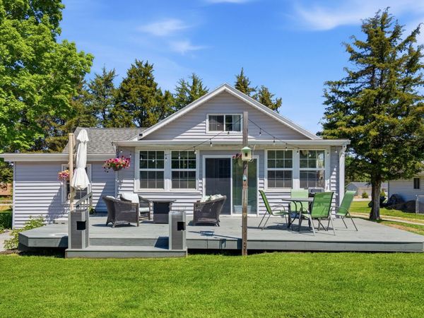 432 7th Avenue W, Andalusia, IL 61232