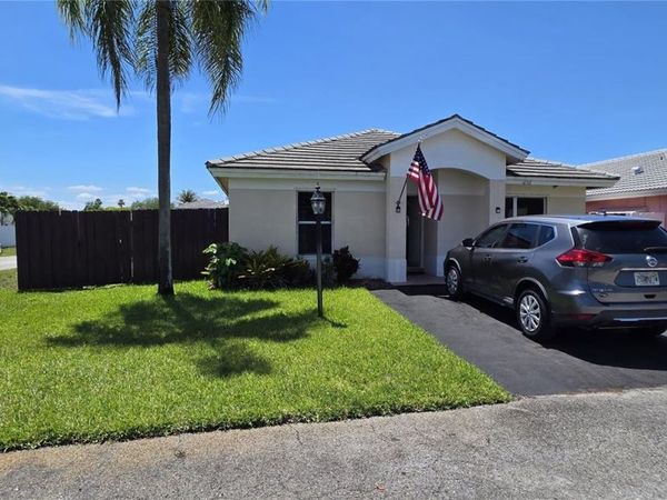 18516 NW 56th Ave , Miami Gardens, FL 33055