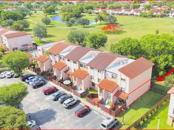 425 W Park Dr , Unit 10, Miami, FL 33172