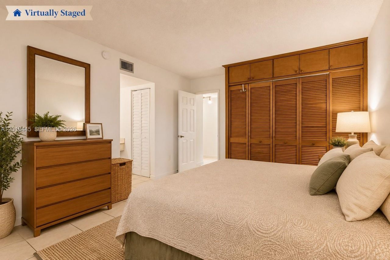 425 W Park Dr , Unit 10, Miami, FL 33172 Photo