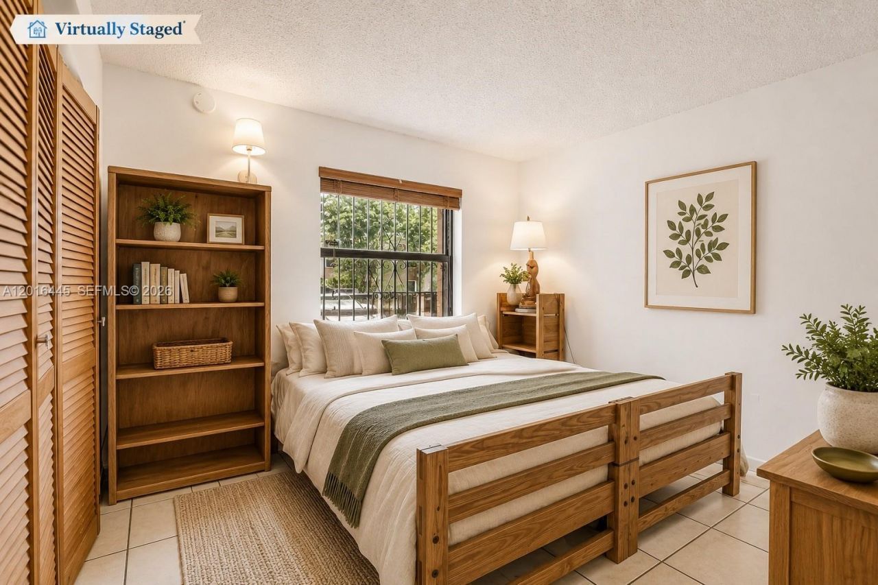425 W Park Dr , Unit 10, Miami, FL 33172 Photo
