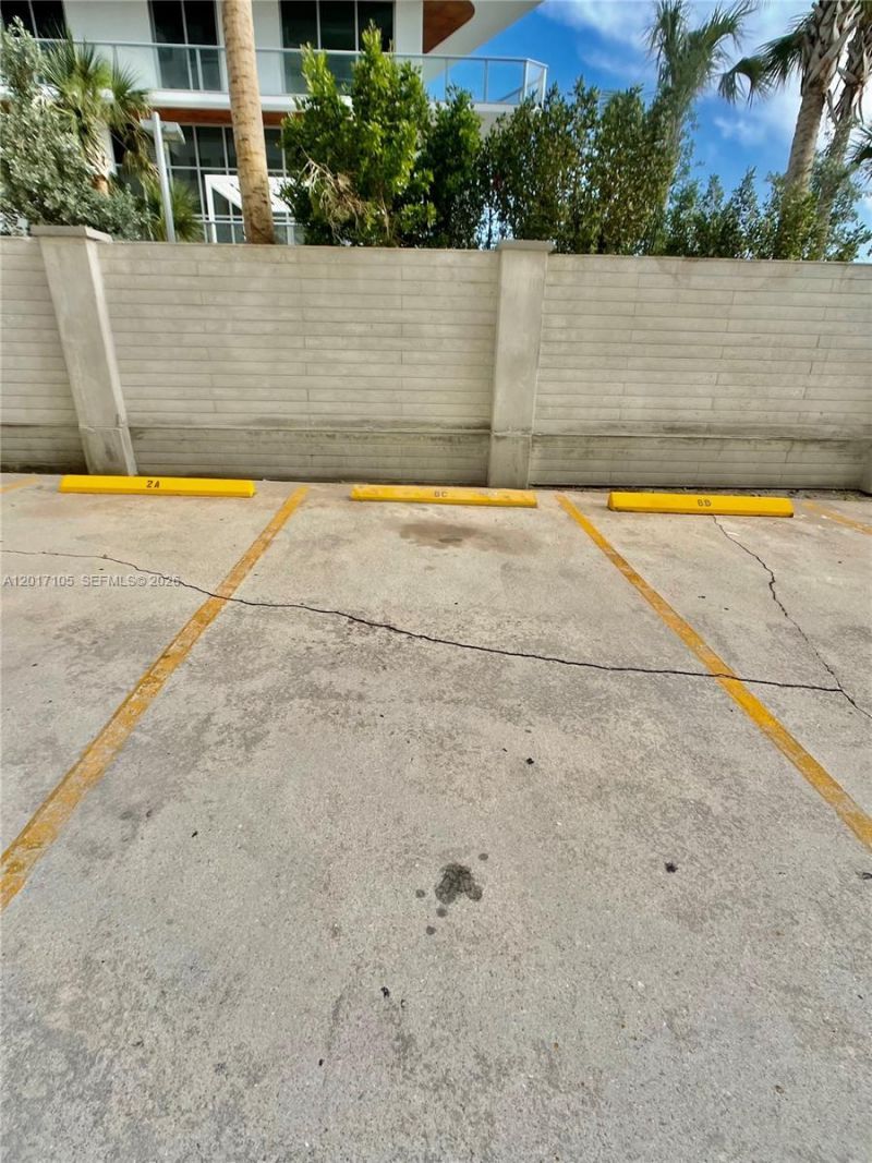 6820 Indian Creek Dr, Unit 9C, Miami Beach, FL 33141 Photo