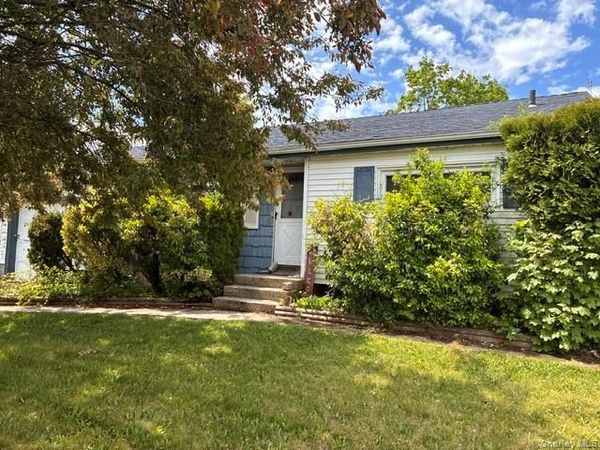 190 Hilltop Drive , Brentwood, NY 11717