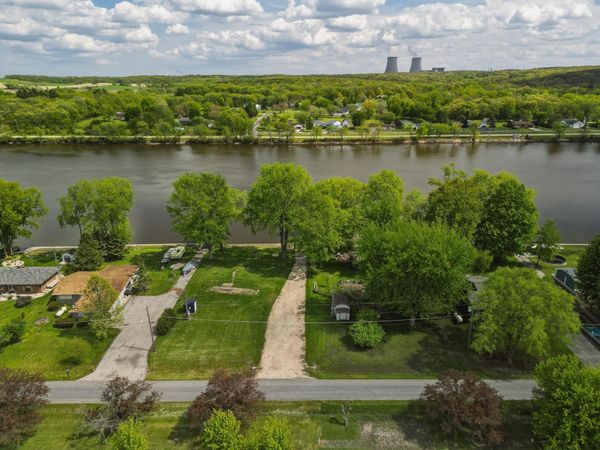 6215 N River Drive, OREGON, IL 61061