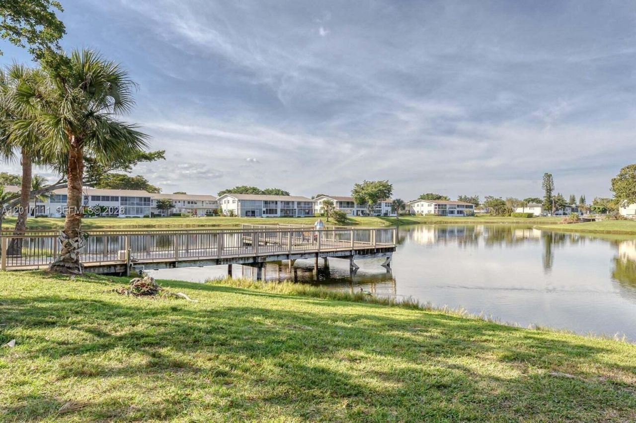 325 Wellington G , Unit G, West Palm Beach, FL 33417 Photo