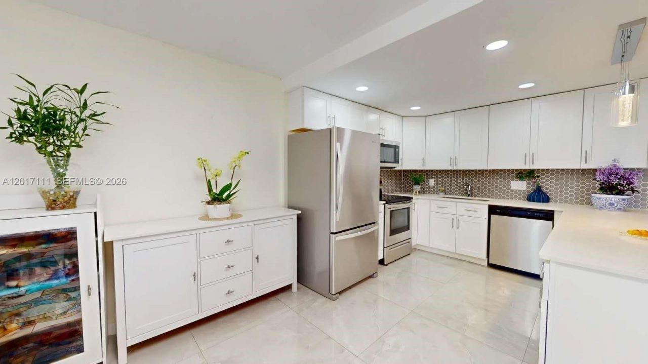 325 Wellington G , Unit G, West Palm Beach, FL 33417 Photo