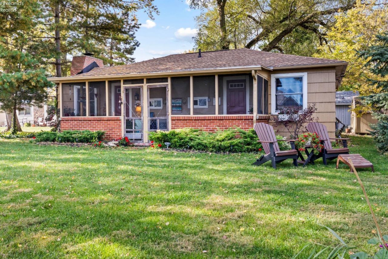 5861 E Woodland Drive, Port Clinton, OH 43452 Main Photo
