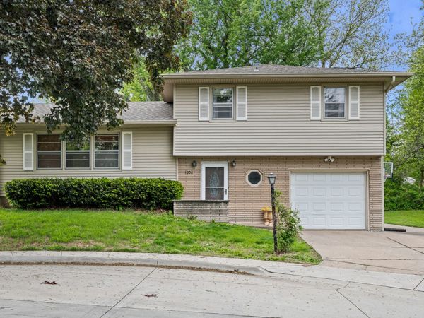 1608 Rockwood Court, Clinton, IA 52732