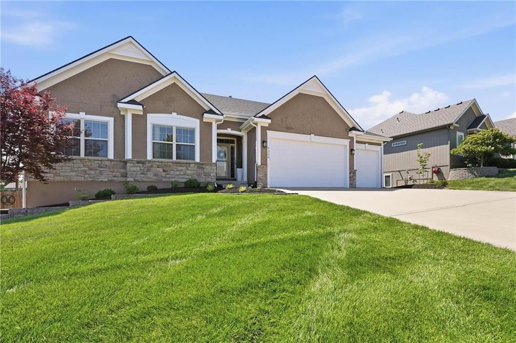9308 N Bellview Avenue, Kansas City, MO 64155 Main Photo