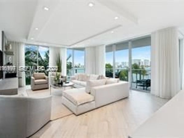 17111 Biscayne Blvd , Unit 209, North Miami Beach, FL 33160