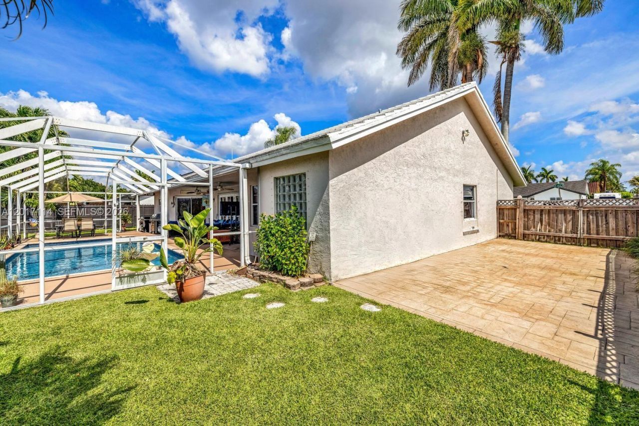 14500 SW 161st St , Miami, FL 33177 Photo