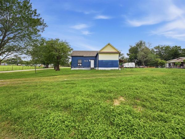 148 Brenham ST, McDade, TX 78650