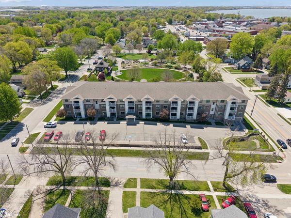 809 7th Ave N #313, Clear Lake, IA 50428