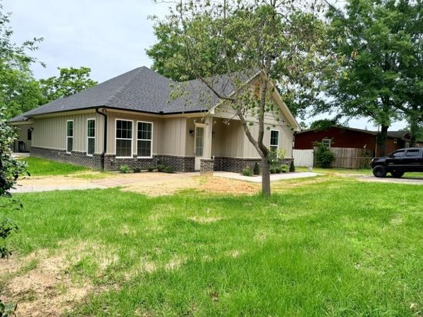 5350 First Street , Chandler, TX 75758
