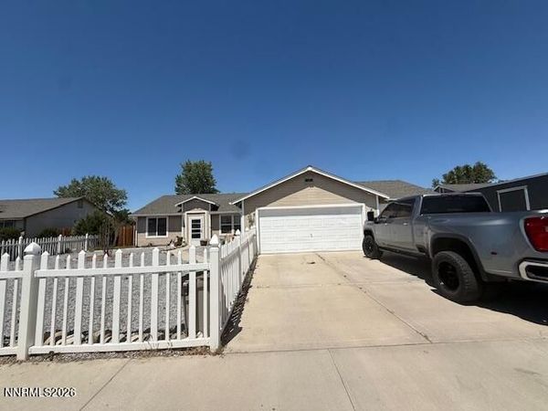 512 Darren Way, Fernley, NV 89408