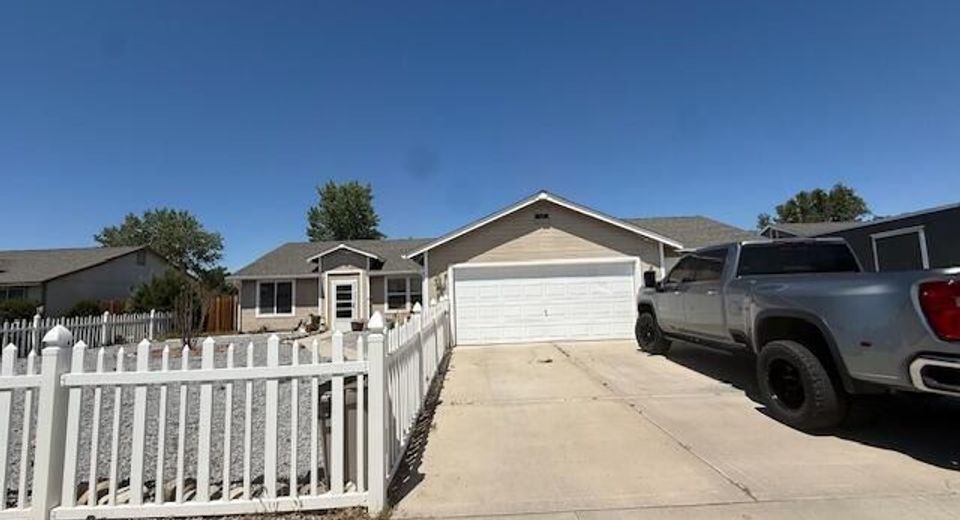 512 Darren Way, Fernley, NV 89408 Photo
