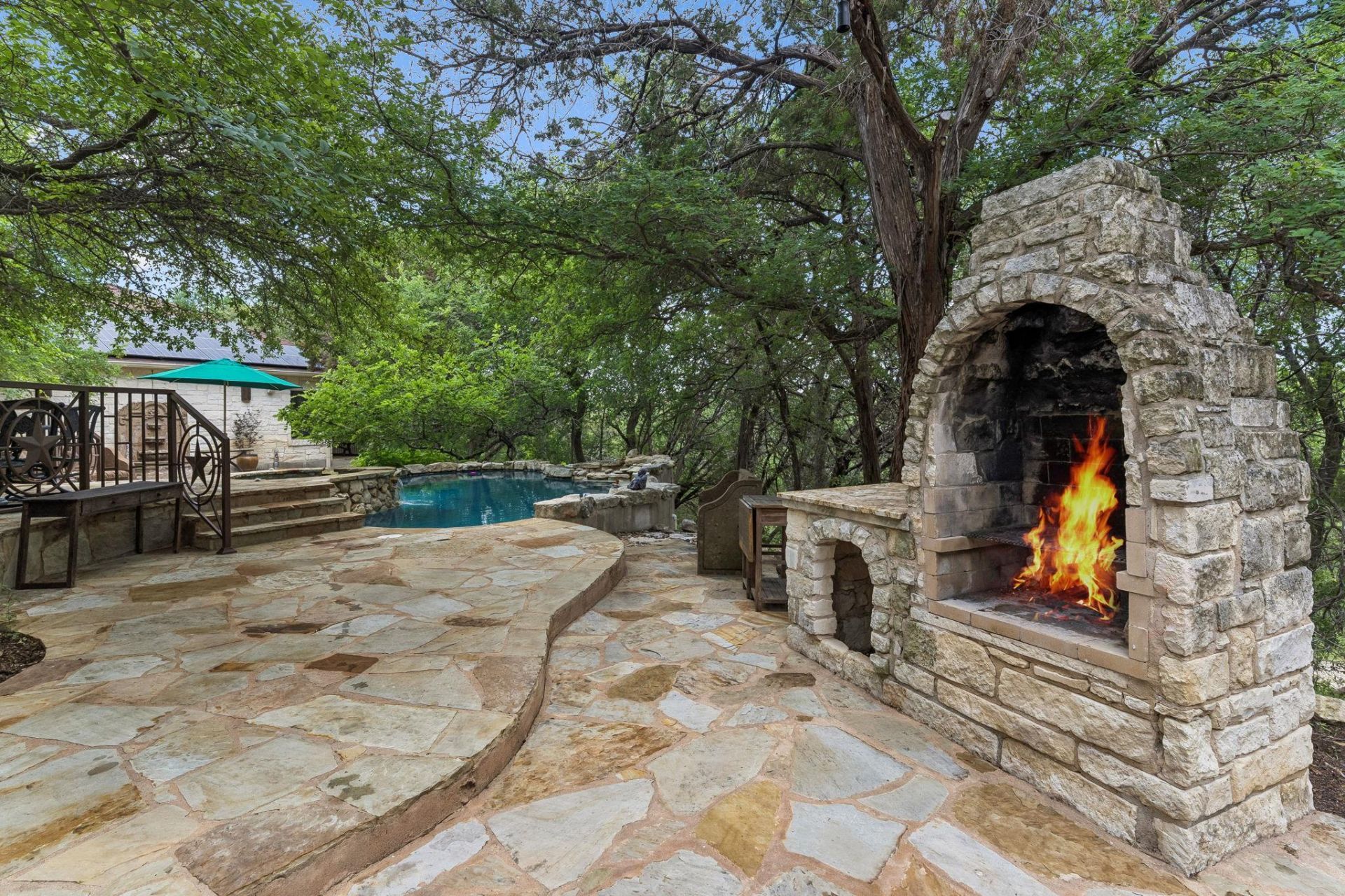 23621 Indian Divide Cv, Spicewood, TX 78669 Main Photo