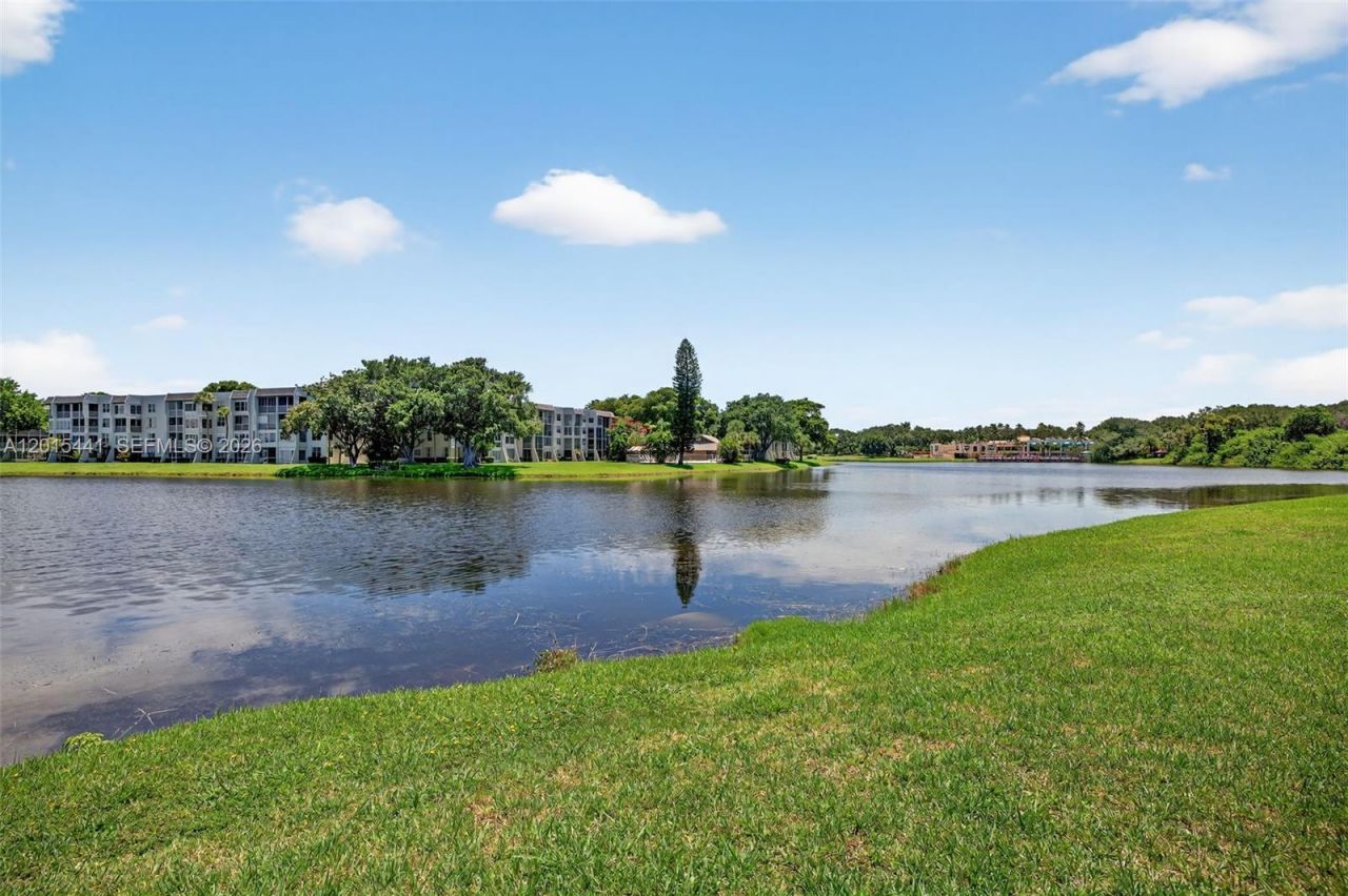 9470 Tangerine Pl , Unit 105, Davie, FL 33324 Photo