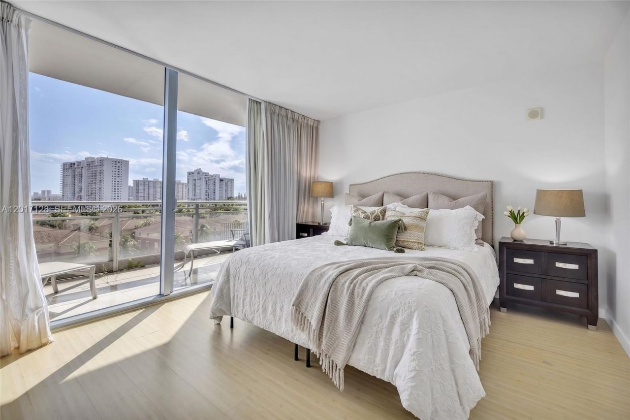 2950 NE 188th St, Unit 403, Aventura, FL 33180 Photo