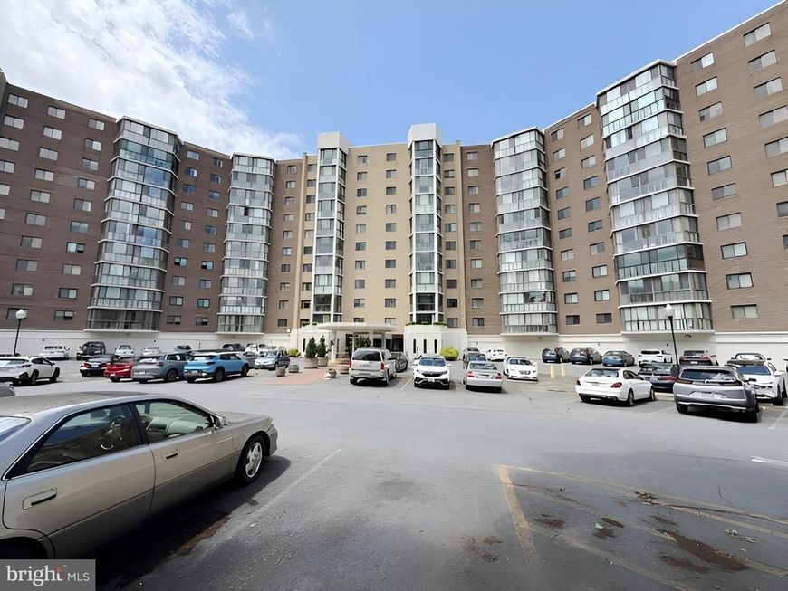 15115 Interlachen Drive, Unit 3-902, Silver Spring, MD 20906 Main Photo