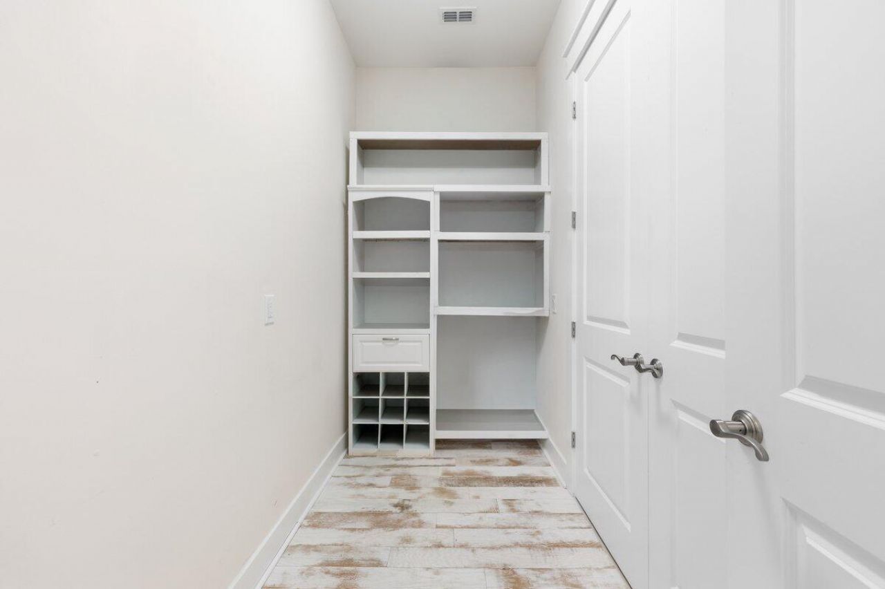 403 Four Seasons Boulevard Photo 15