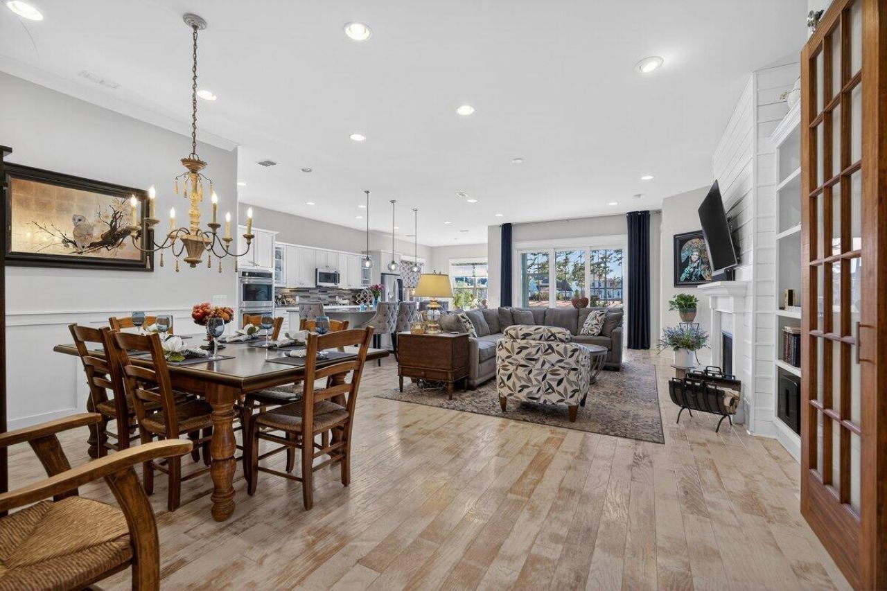 403 Four Seasons Boulevard Photo 18