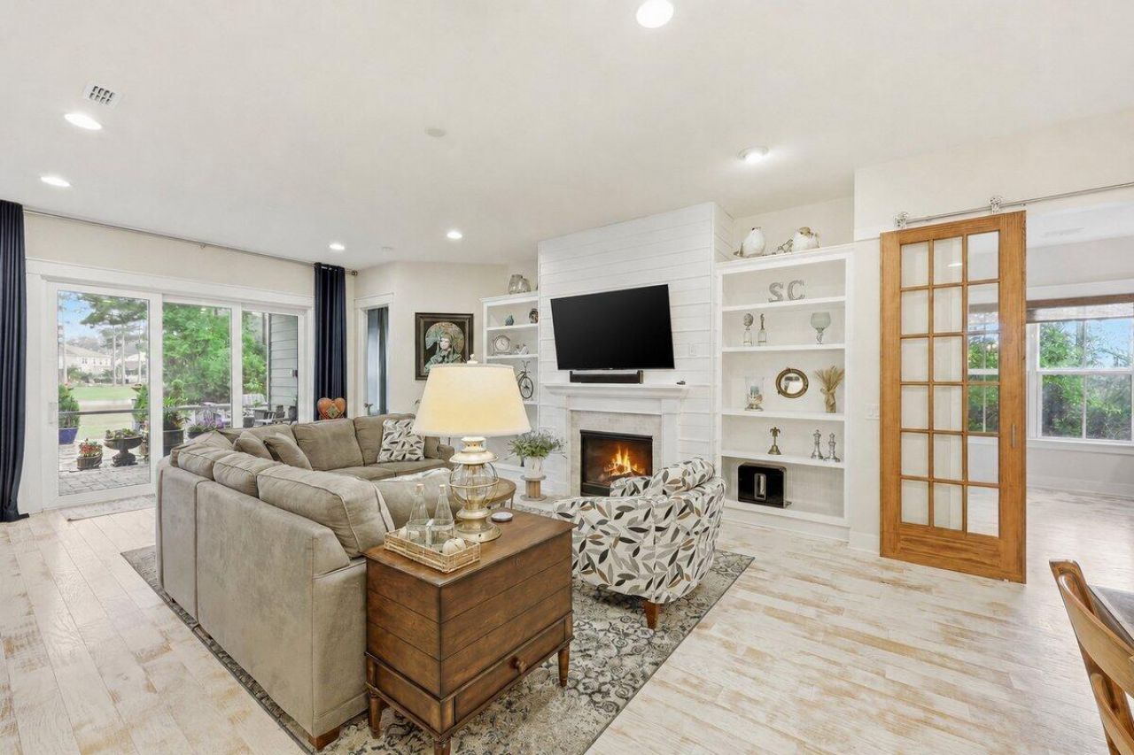 403 Four Seasons Boulevard Photo 21