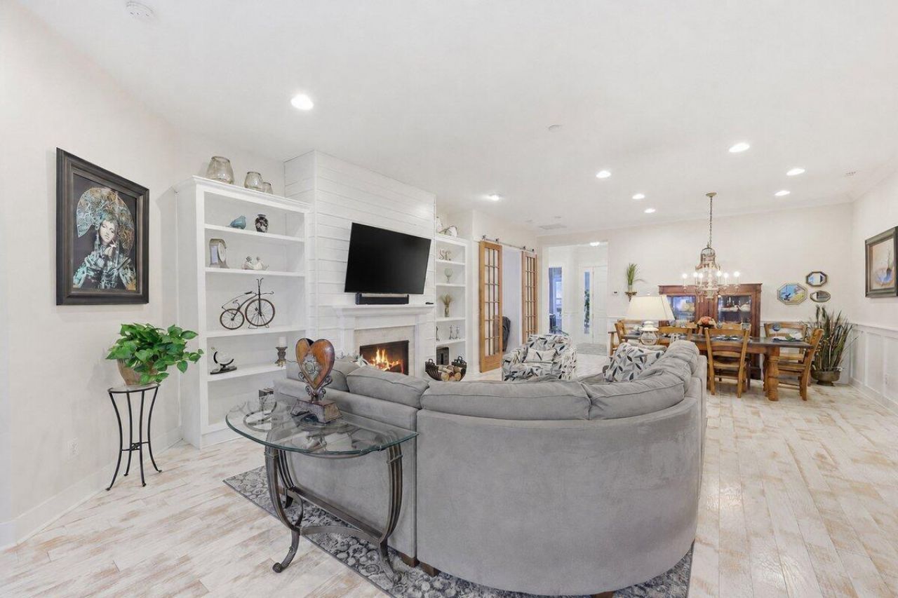 403 Four Seasons Boulevard Photo 23