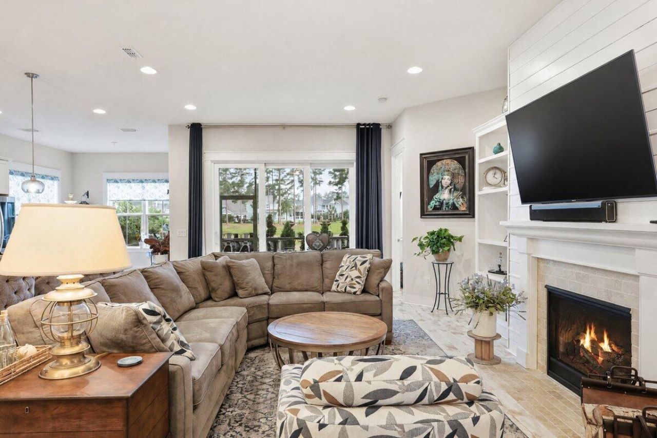 403 Four Seasons Boulevard Photo 25
