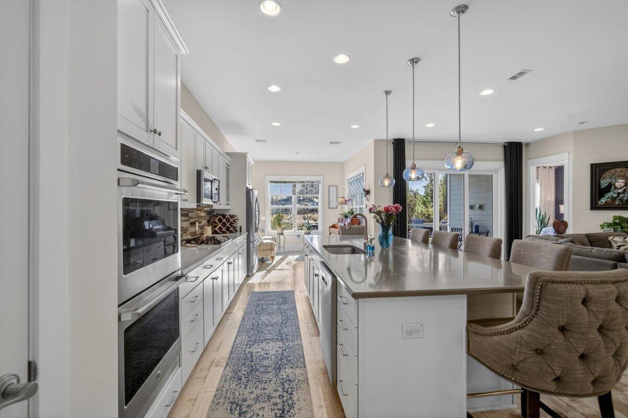 403 Four Seasons Boulevard Photo 29