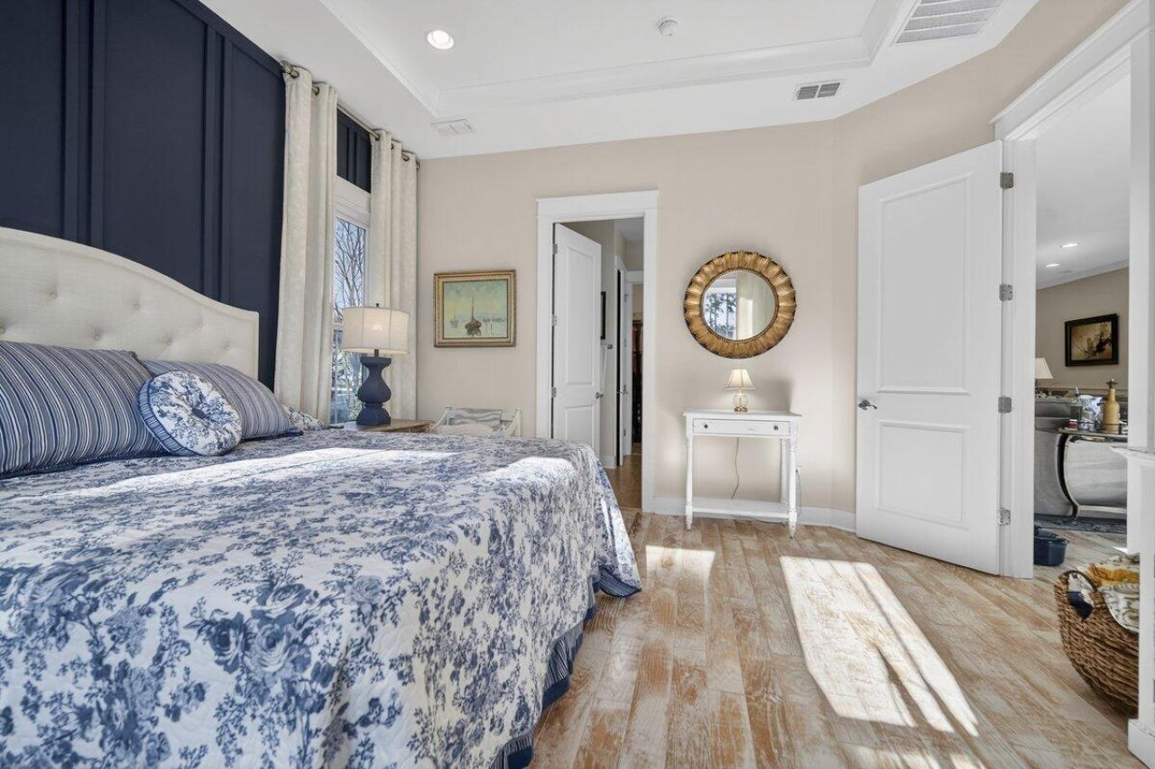 403 Four Seasons Boulevard Photo 32