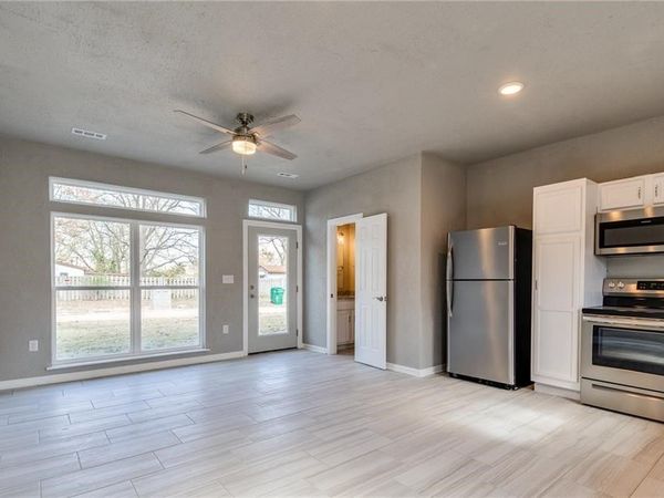 400-402 Hemlock Street , Rogers, AR 72756