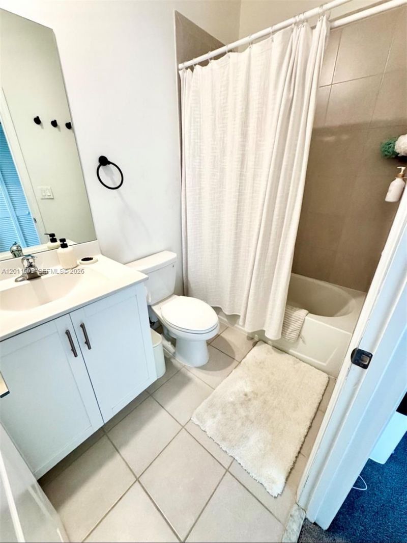 21443 NE 2nd Path , Unit 21443, Miami, FL 33179 Photo